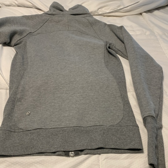 asymmetrical, funnel neck, Sz.2. (relaxed, fit). Fits more like a sz. 4. - Picture 6 of 6